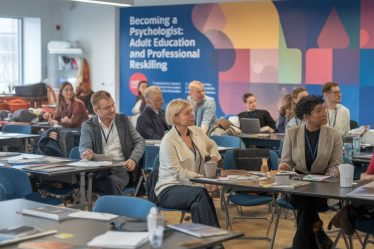 Devenir psychologue : formation adulte et reconversion professionnelle